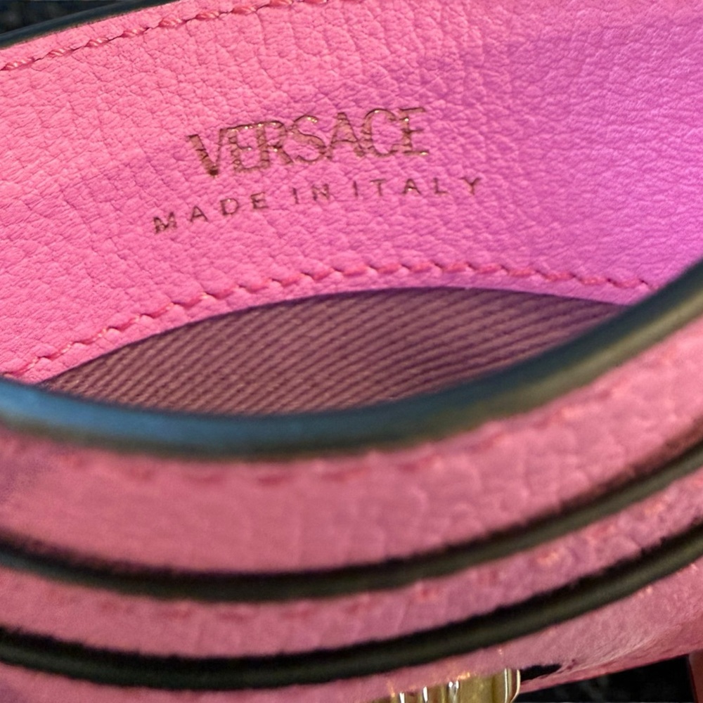 💗 VERSACE MEDUSA PEBBLED LEATHER CARD HOLDER – HOT PINK 💗 - Picture 3 of 4